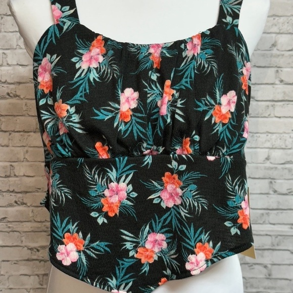 Madden NYC Women's XXL (19) Floral Sleeveless Crop Handkerchief Top - Picture 10 of 16